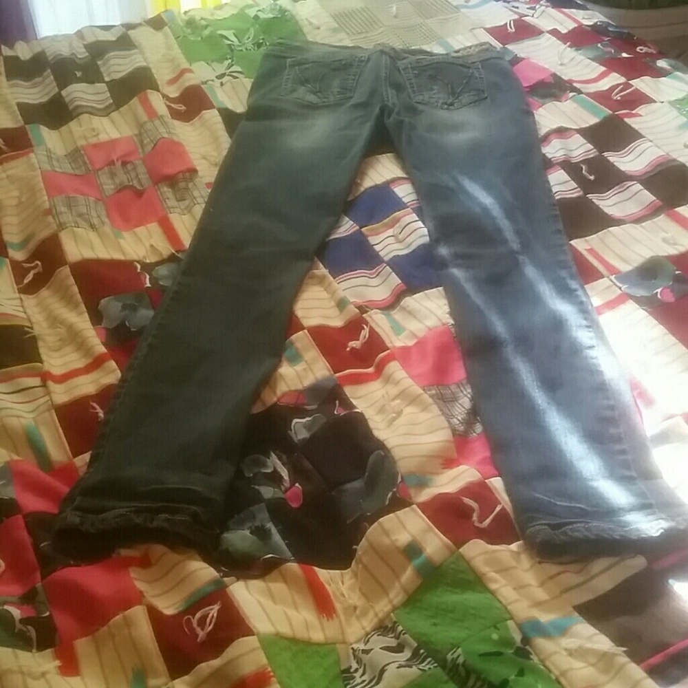 Ariya Jeans - Picture 3 of 5